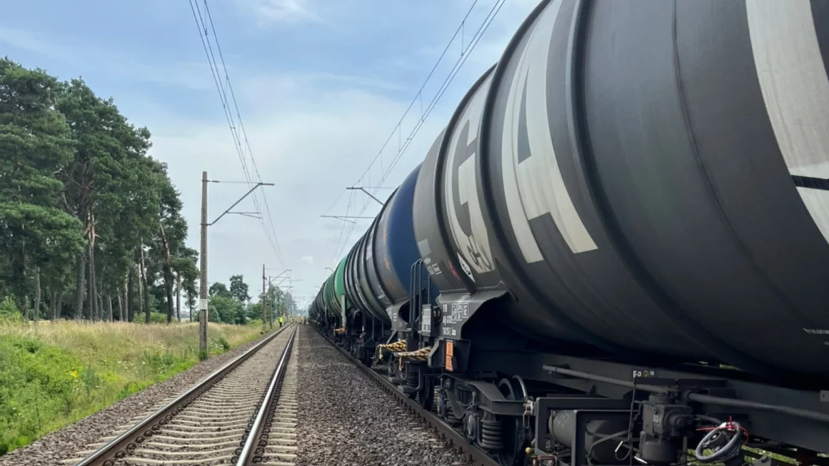 Mężczyzna nie przeżył potrącenia przez pociąg (foto)