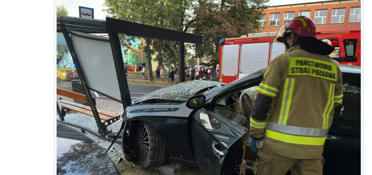 Pijany wjechał w przystanek – cudem nikt nie zginął