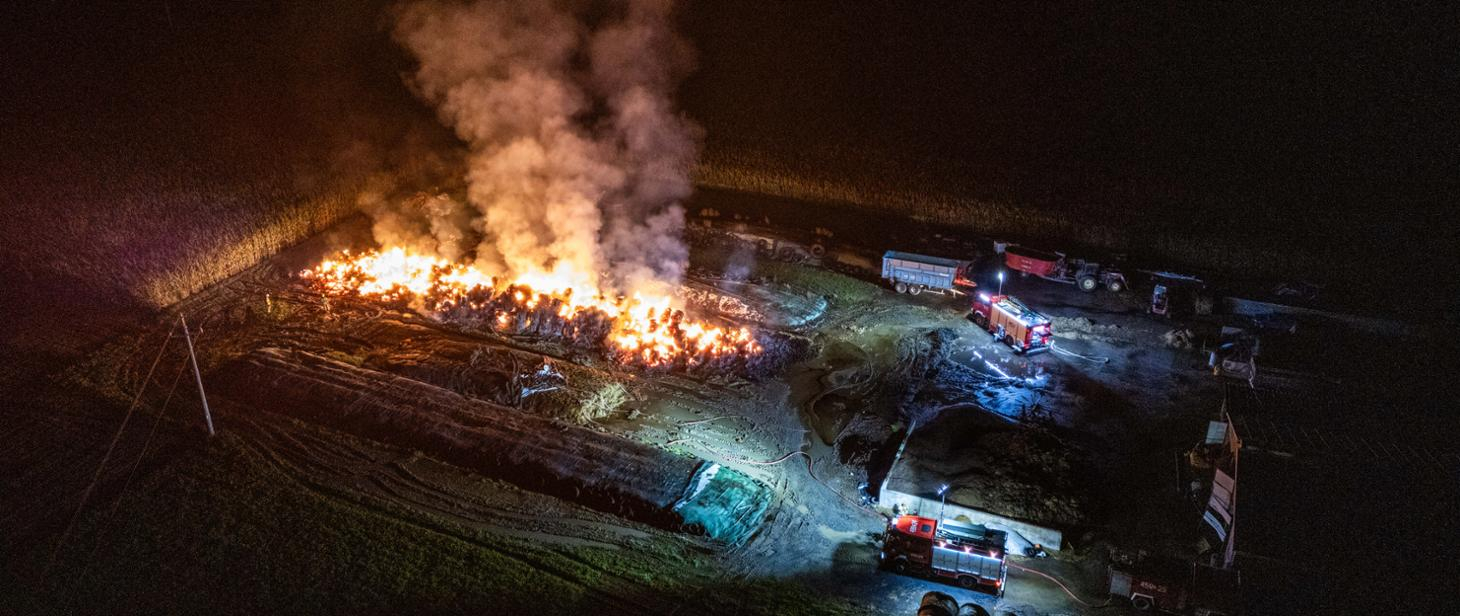 300 balotów w ogniu (ZDJĘCIA)