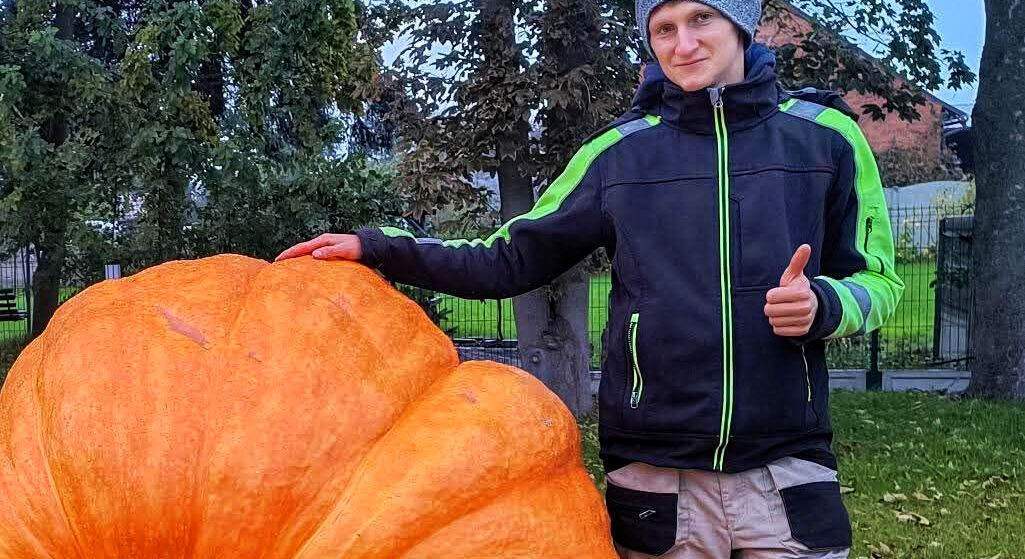 Dynia gigant wyhodowana przez młodego rolnika. Niestety popełnił jeden błąd