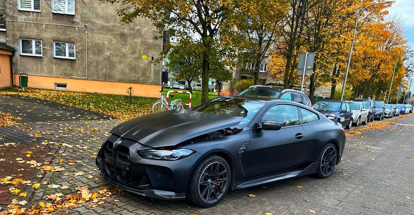 Pijana businesswoman rozbiła wypasione BMW (ZDJĘCIA)