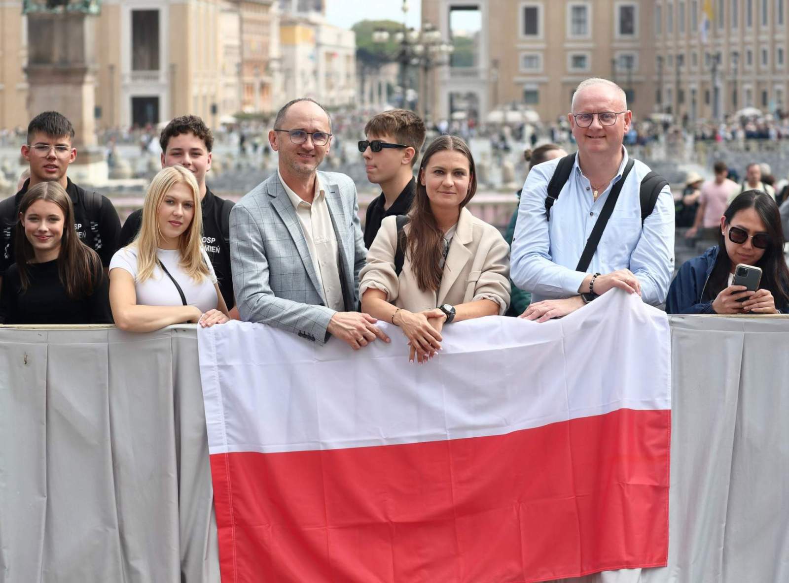 Fotograf papieski od 40 lat w Watykanie. Poznał go ostrowianin