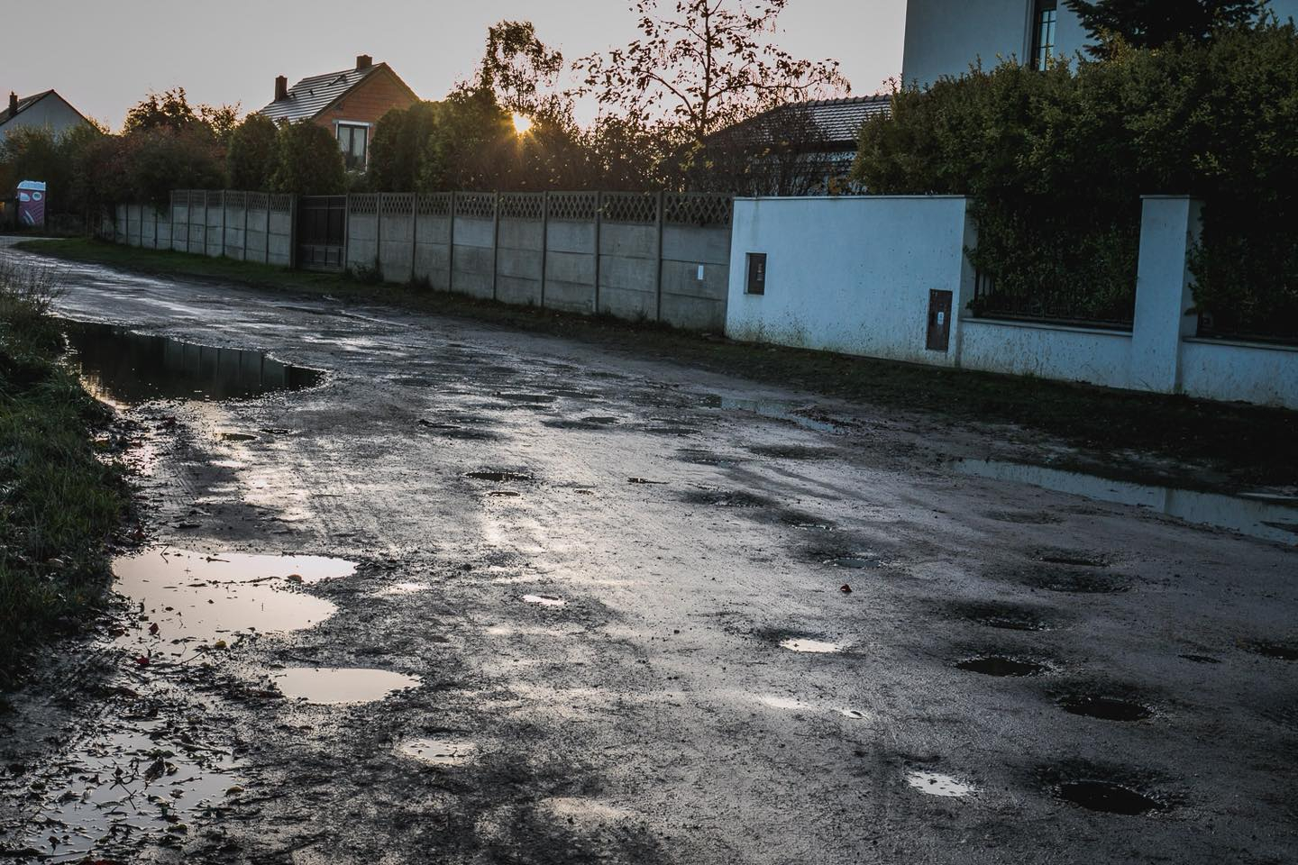 Przedłużą ulicę, która ma kratery rodem z księżyca (ZDJĘCIA)