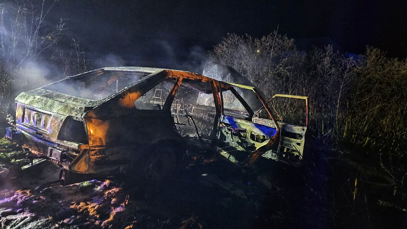 Doszczętnie spłonął po wypadku (ZDJĘCIA)