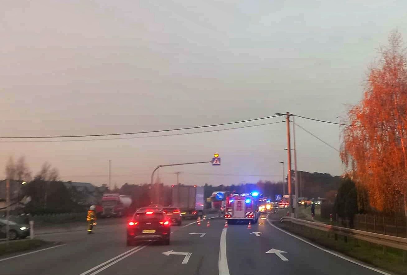 Zderzenie Alfy i busa na trasie Ostrów – Kalisz (ZDJĘCIA)