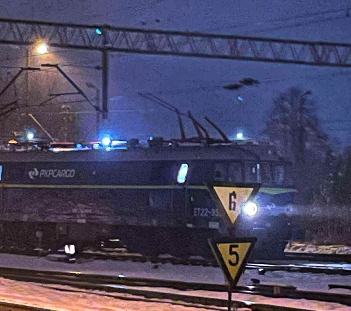 Manewr pociągu zakończony spektakularną awarią