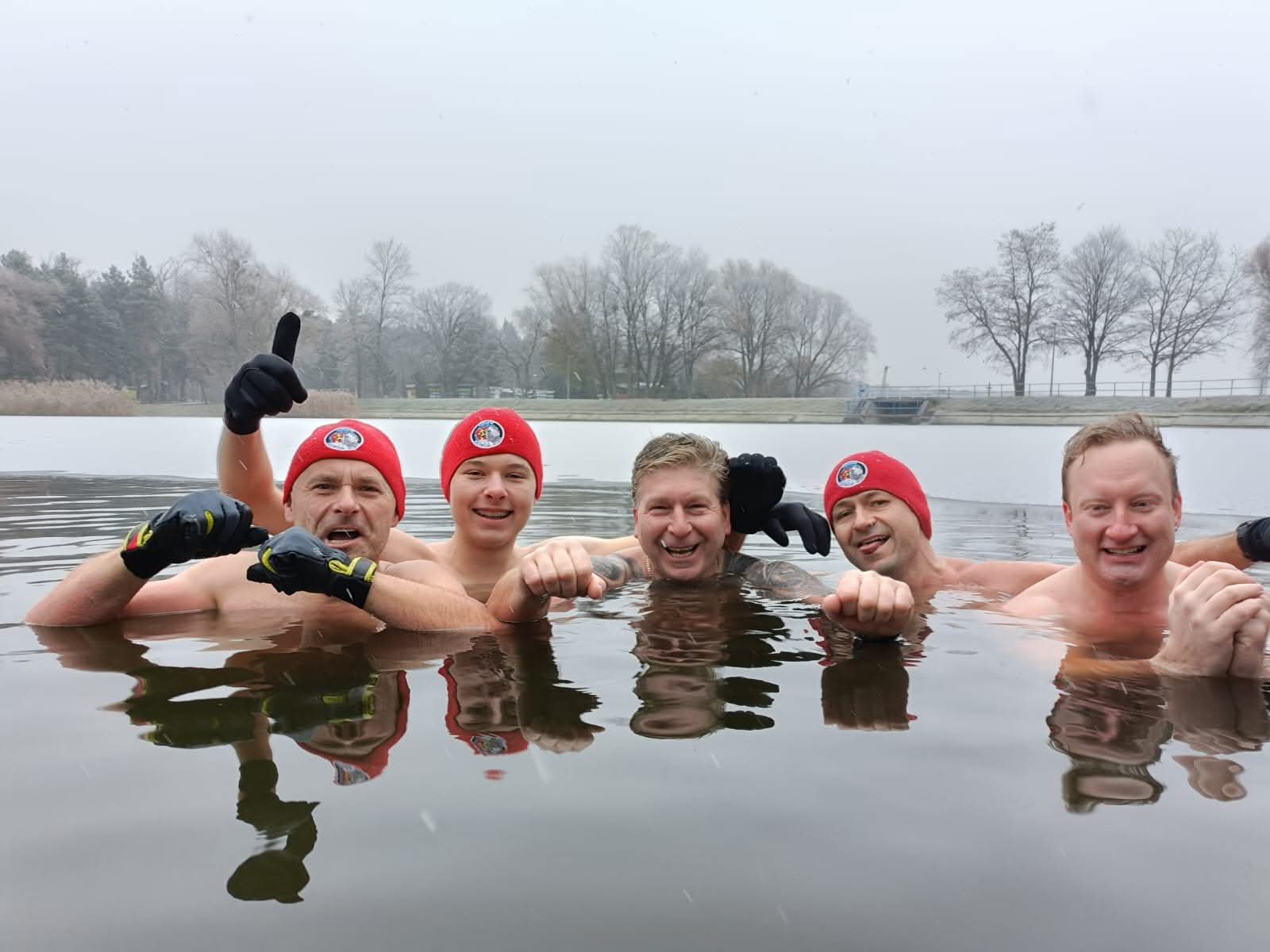 Magia zimy i energia morsów! (ZDJĘCIA)