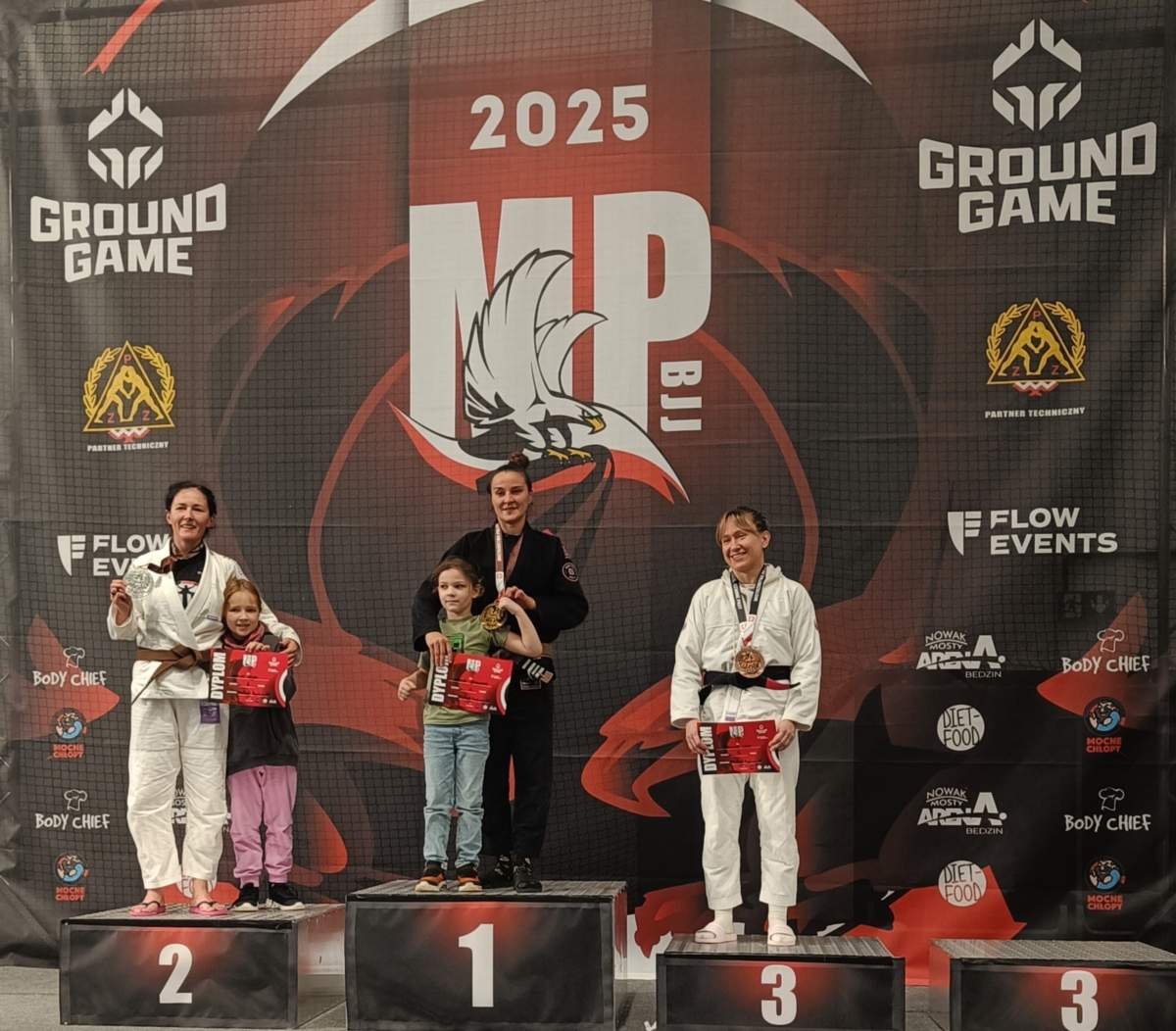 Siła, pasja i serce do służby. Funkcjonariusza z medalami w Jiu-Jitsu