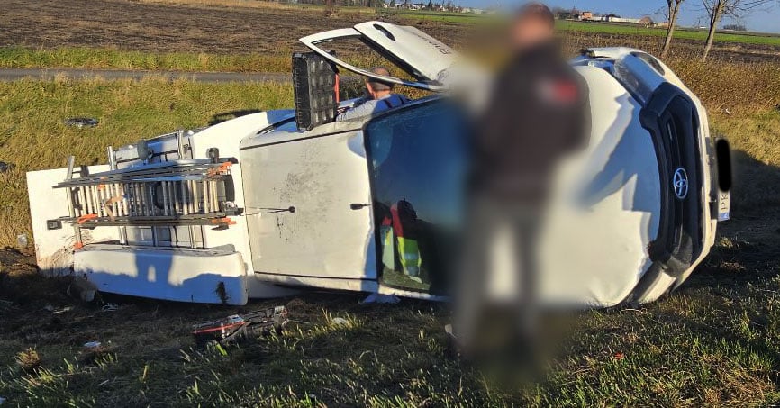 Zderzenie na trasie Ostrów Wlkp. – Kalisz. Bus i ciężarówka