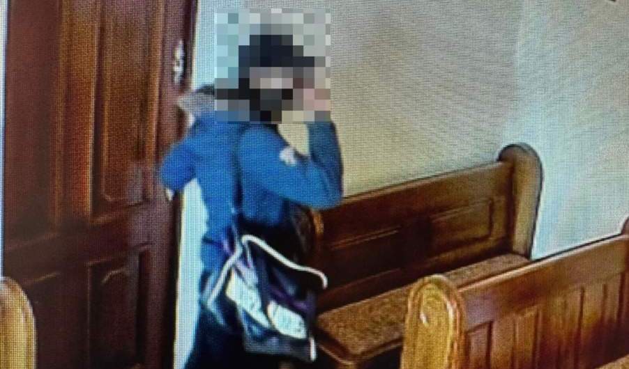 „Boga się najwyraźniej nie bał!” Ukradł pieniądze ze skarbonki w kaplicy!