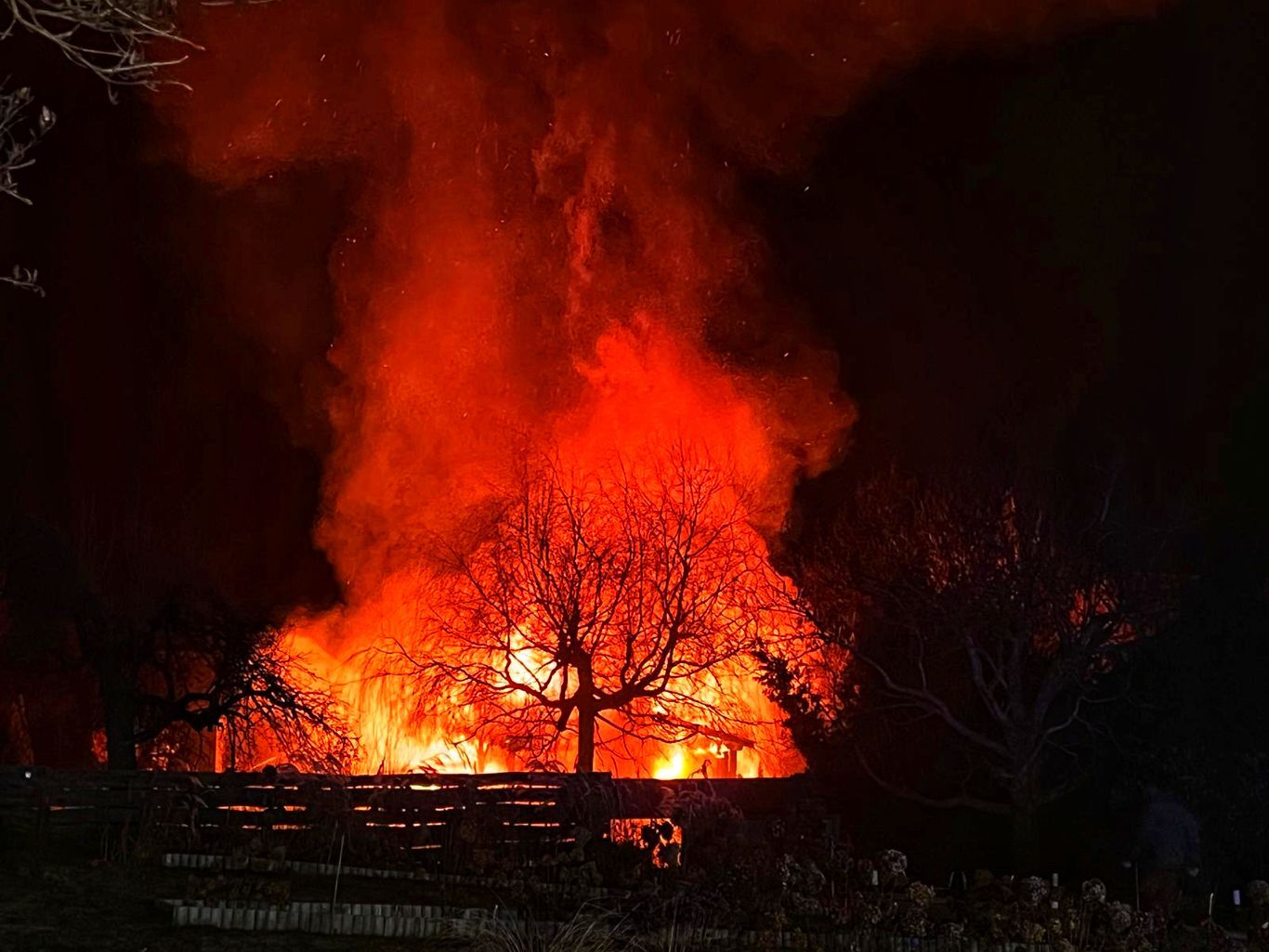 Dom całkowicie spłonął. Dramat w I Dzień Świąt (ZDJĘCIA i wideo)