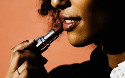 Jak dobrać pomadki Maybelline do typu urody i okazji