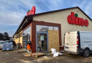 HUK, SZKŁO I GOŁOLEDŹ. PORANNA DRAMA W DINO! 1000119873