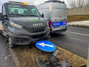 Wjechała w pomoc drogową, jakby na nią czekała (ZDJĘCIA) 1000120025