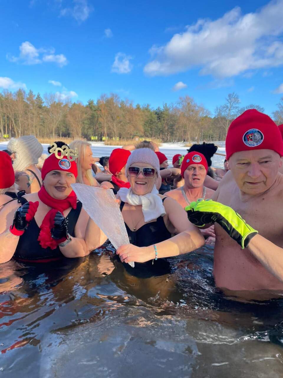 Morsowa pasja, zima i słońce  – przepływali pod lodem