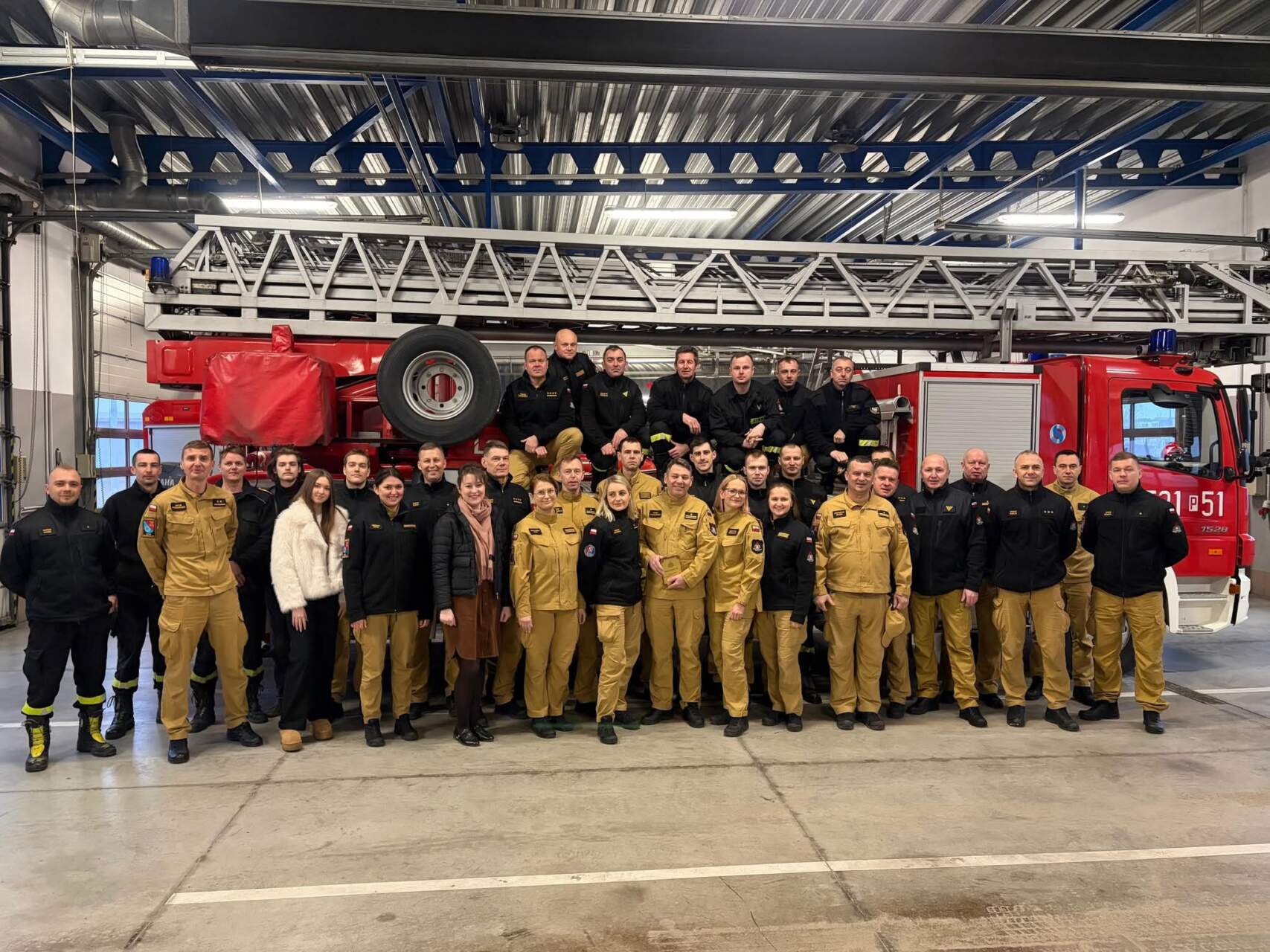 Hucznie pożegnali strażaka (ZDJĘCIA)