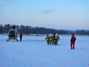 Wypadek podczas kuligu. Dwie osoby zabrane LPR (ZDJĘCIA) lpr-zima