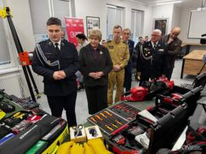 Strażacy otrzymali sporo sprzętu. Będzie bezpieczniej osp-ostrow-1