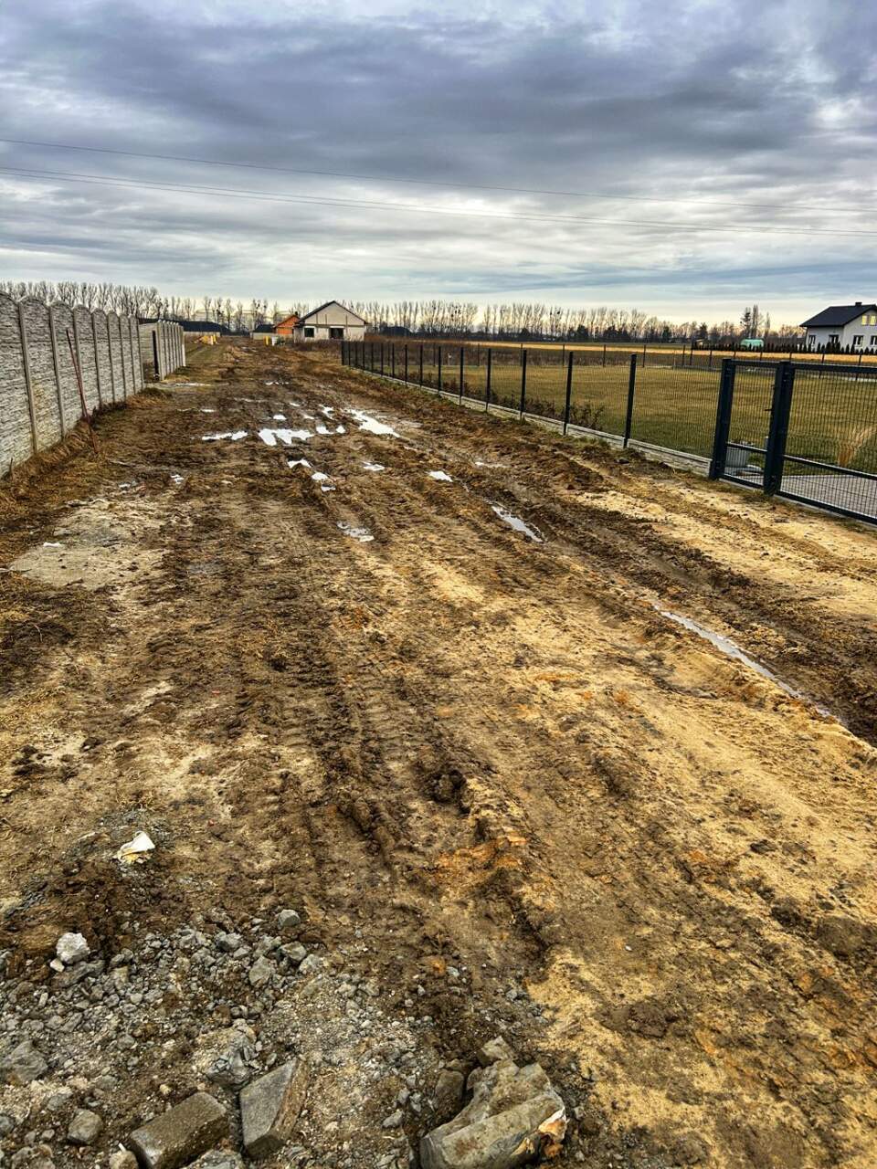 Mieszkańcy grzęzną w błocie i proszą o pomoc