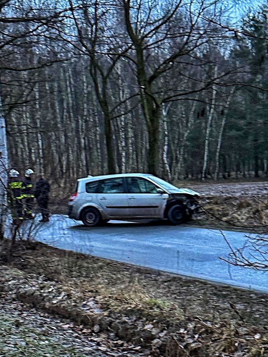 Na drodze znów ślisko. Doszło do zdarzenia