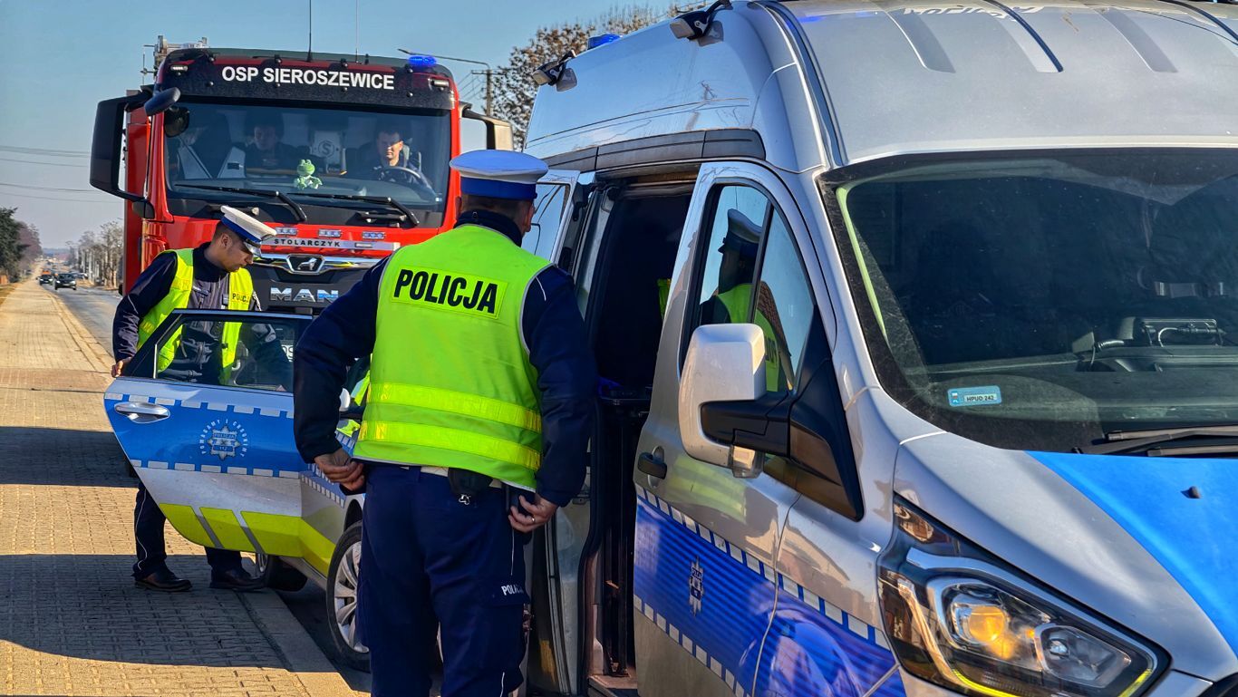 Poważne potrącenie. Wpadł w bok ciężarówki? (ZDJĘCIA, WIDEO)