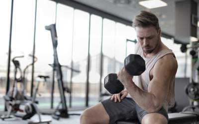 Jak uniknąć nadmiernego pobudzenia po przedtrenignówkach i trenować z głową?