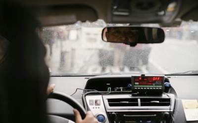 Wykorzystaj swój samochód do zarabiania jako kierowca. Sprawdź jak!