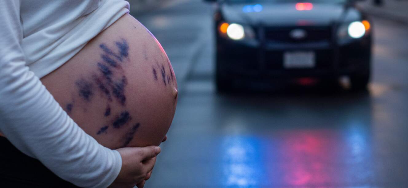 ATAK NA CIĘŻARNĄ PARTNERKĘ!