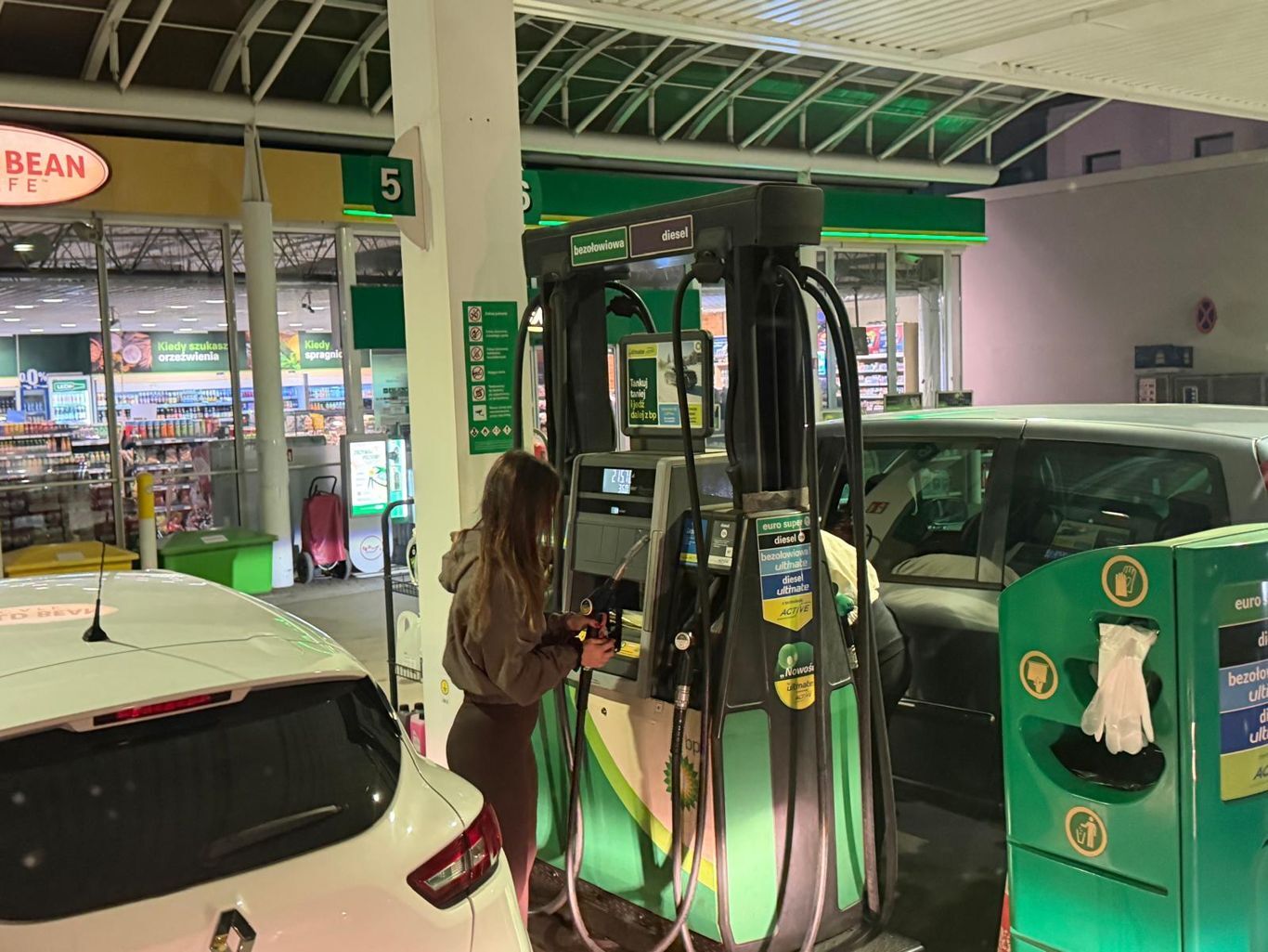 Trwa inwazja na stacje paliw