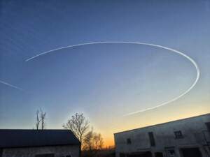 Tajemniczy ślad na niebie 1000129823