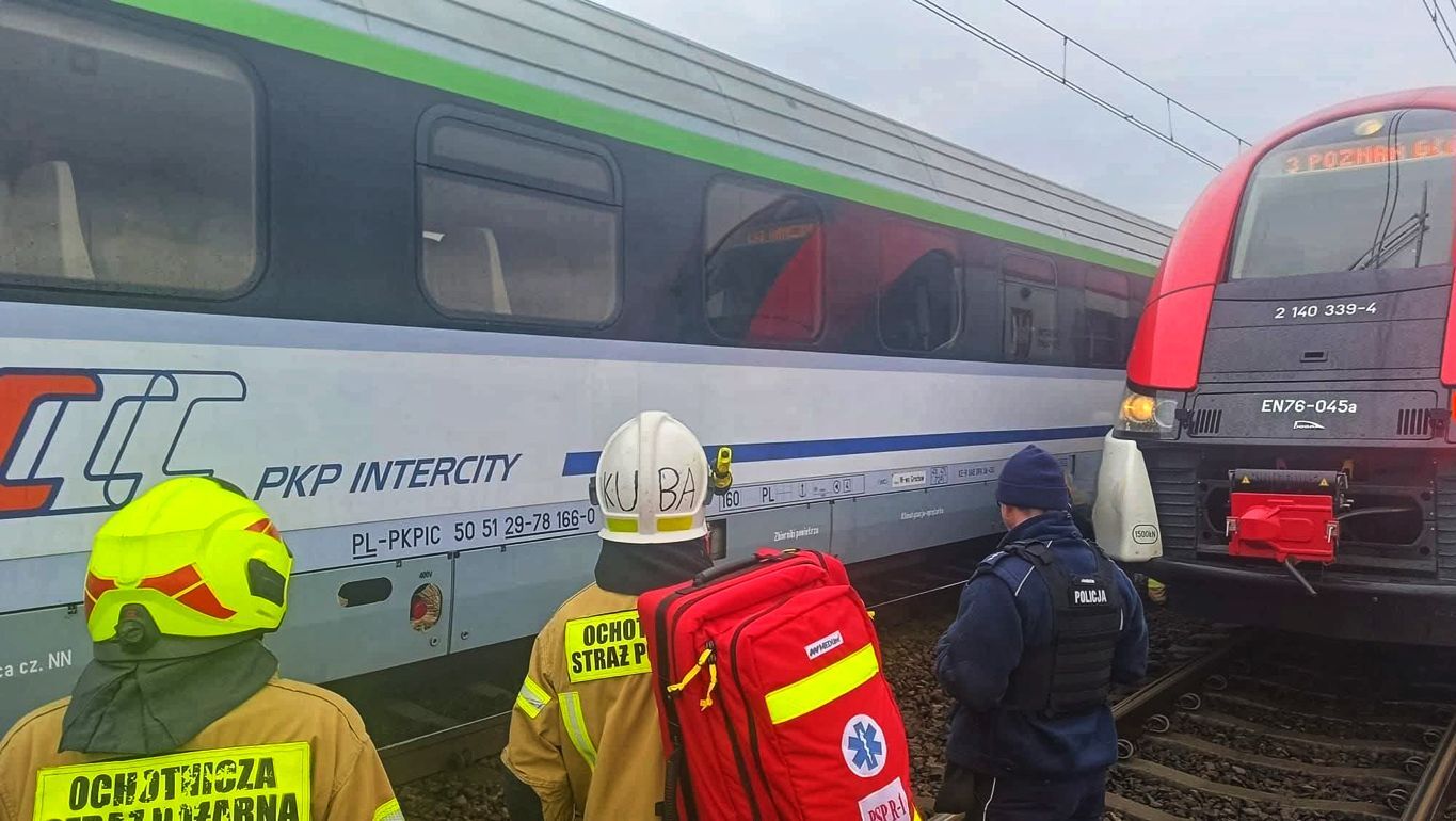 130 pasażerów musiało opuścić pociąg. Akcja służb (ZDJĘCIA)