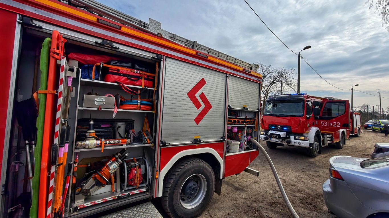 Pożar na terenie byłej szwalni (ZDJĘCIA)