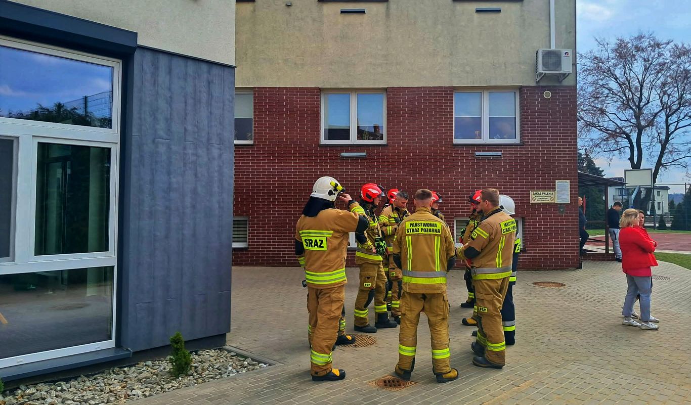 Ewakuowano kilkuset uczniów, bo komuś się zdawało?