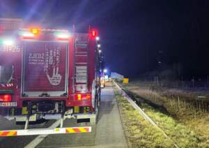 Jechał z taką oponą? Wygląda na "Dziad Trans" (ZDJĘCIA) 1000137107