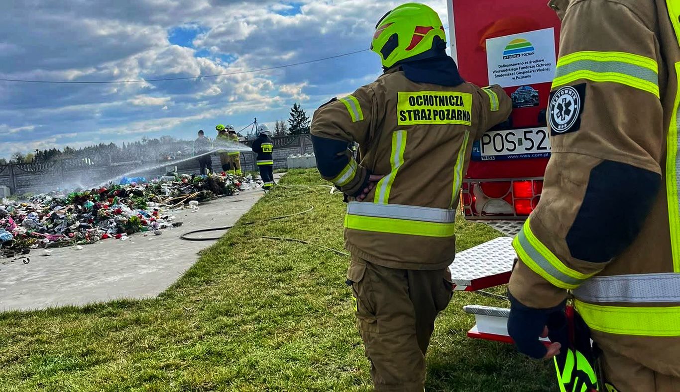 Pożar w śmieciarce. Świetna reakcja obsługi (ZDJĘCIA)