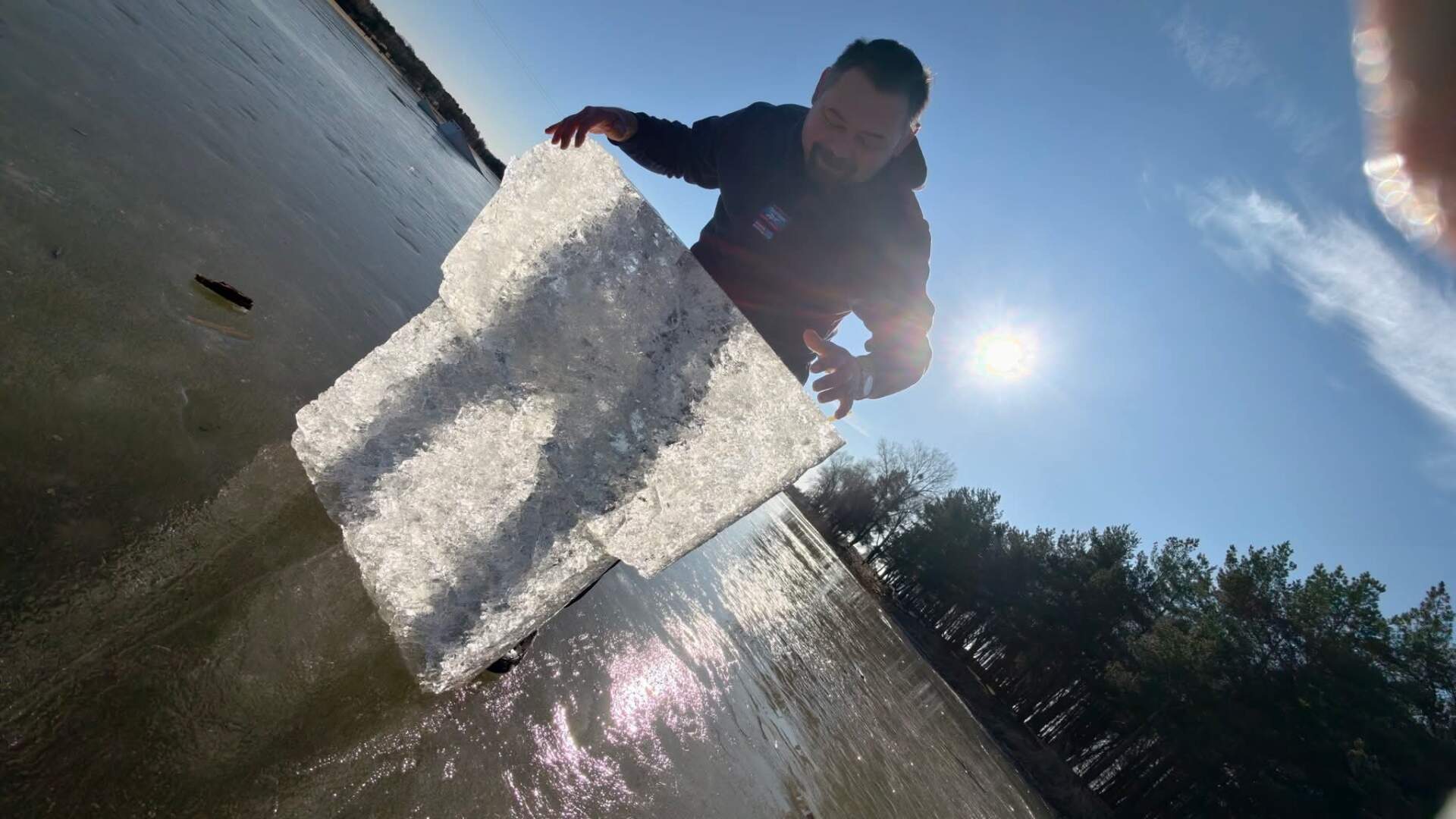Zjawiskowe skoki i lodowy fotel z telewizorem (ZDJĘCIA)
