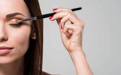 Jak przygotować skórę do makijażu? Baza pod makijaż, czyli pielęgnacyjny „must have”