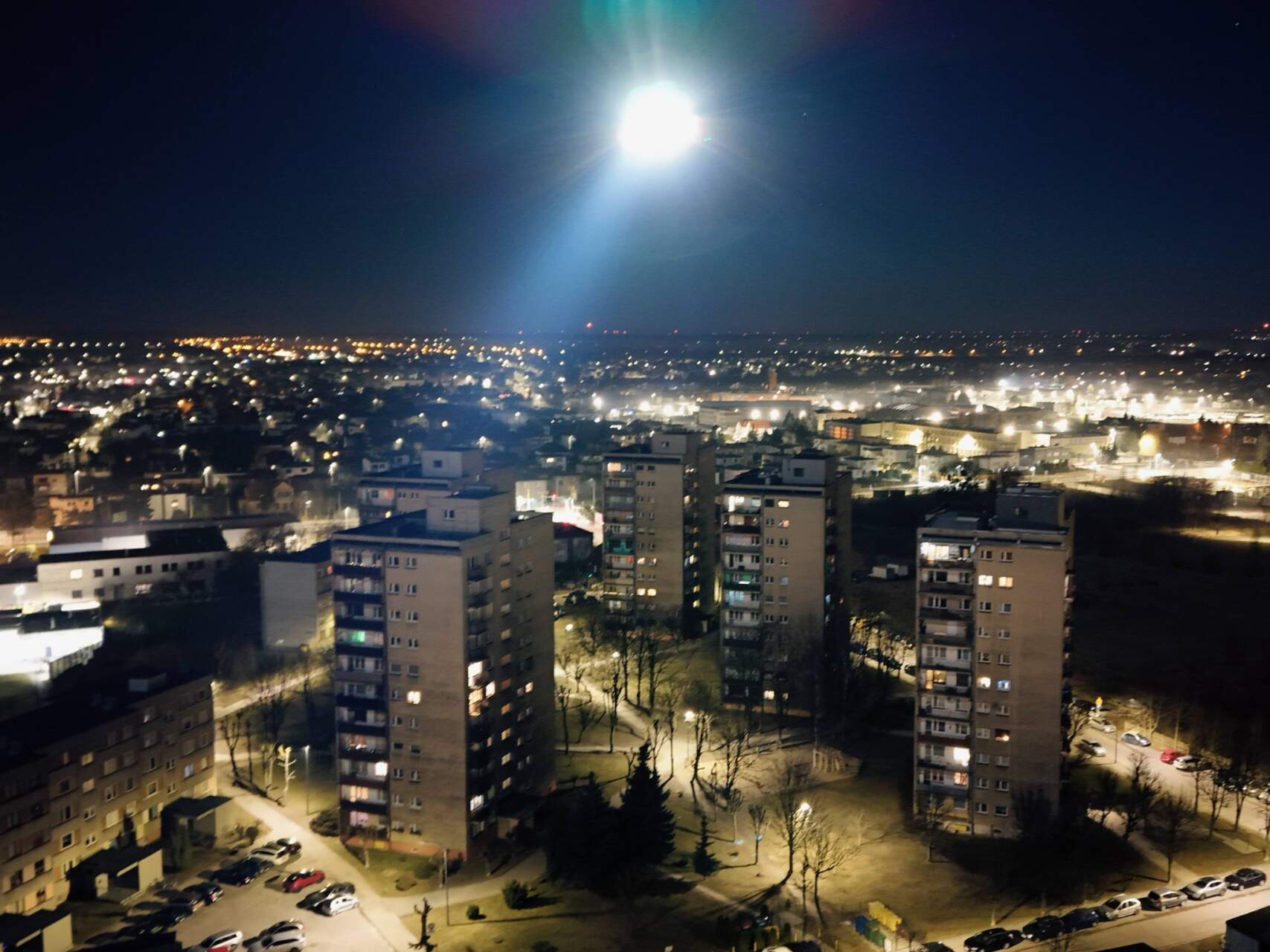 Tajemnicze światło nad Ostrowem. To byli ONI (ZDJĘCIA)