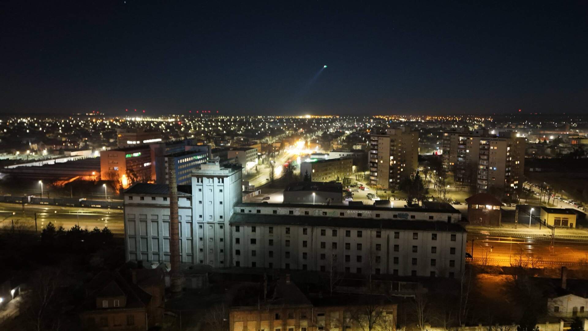 Tajemnicze światło nad Ostrowem. To byli ONI (ZDJĘCIA)