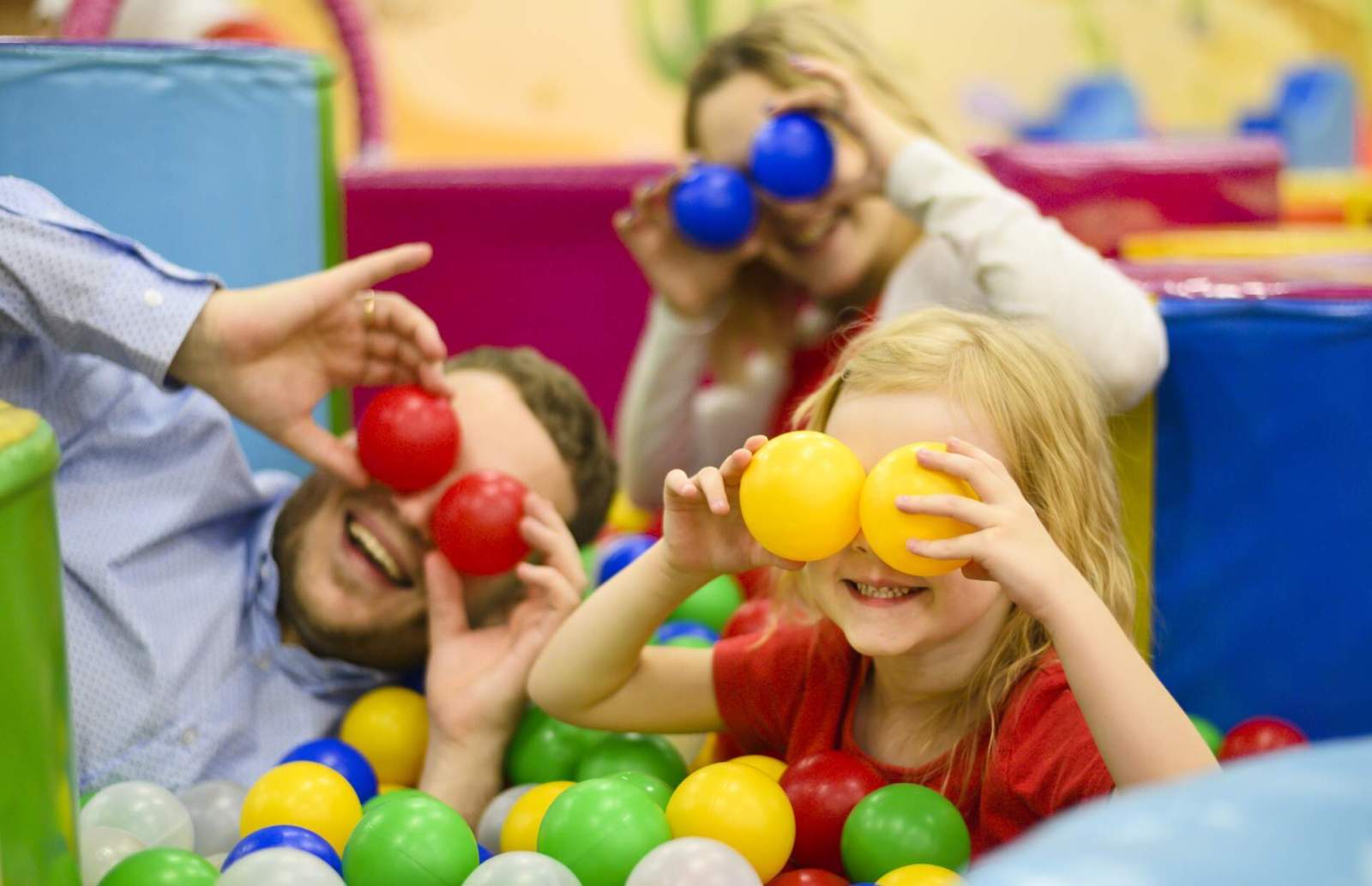 Jak wybrać suchy basen z kulkami dla dziecka?