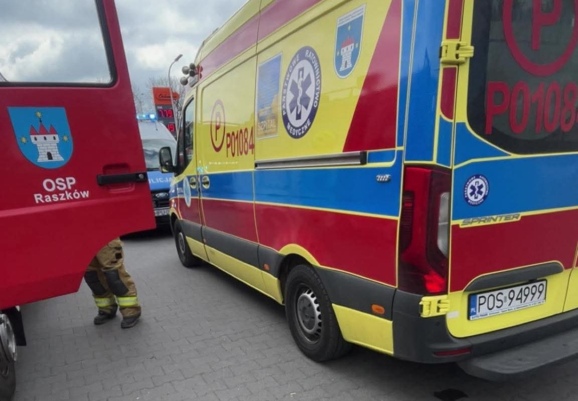 Potrącenie pieszej z wózkiem na przejściu