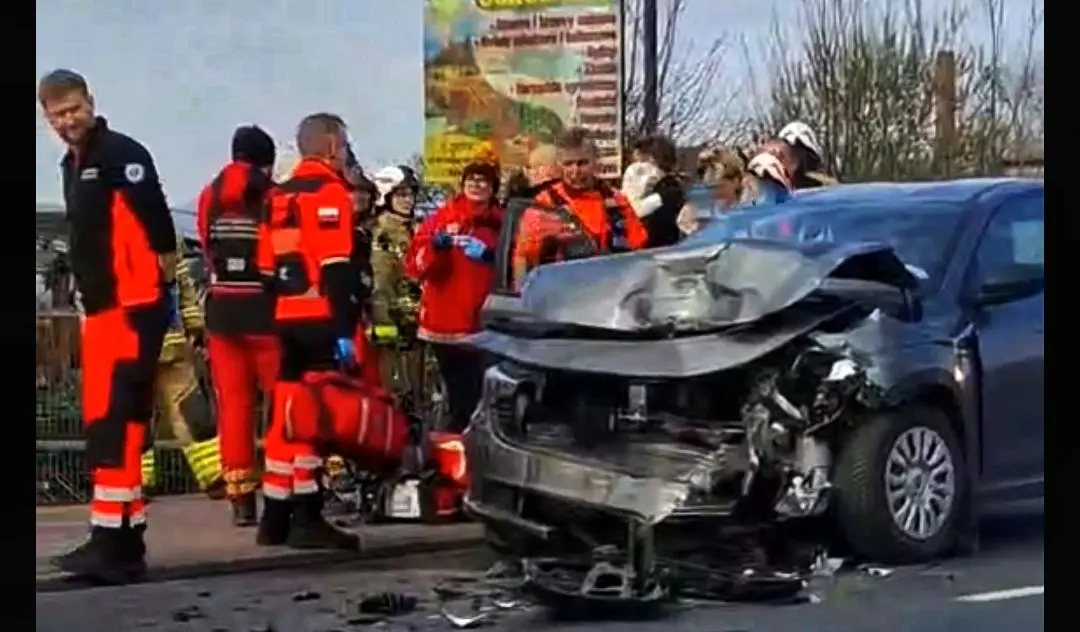 Wypadek 3 aut. Lądował LPR (ZDJĘCIA)