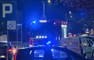 Ktoś oblał elewację sklepu nieznaną substancją. Interwencja służb (ZDJĘCIA) 1000142393