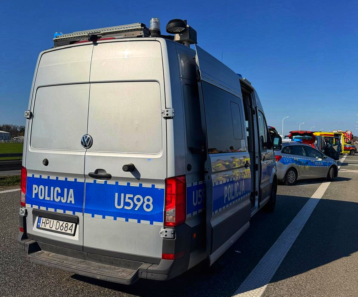 Zderzenie 4 aut na trasie Ostrów – Kalisz (ZDJĘCIA)