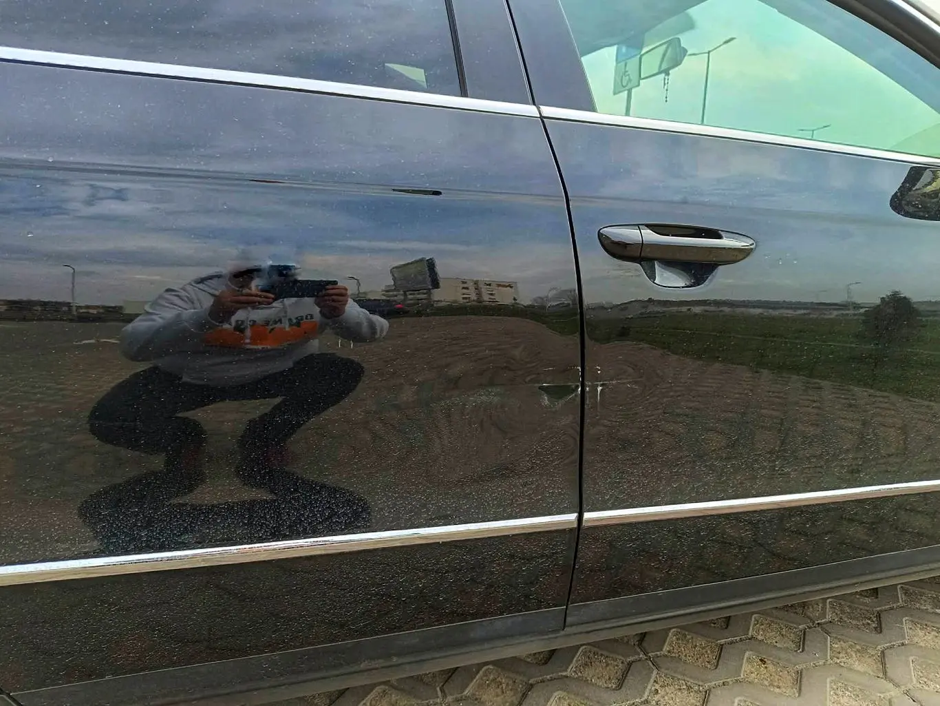 Kierowca uszkodził auto i odjechał – poszukiwani świadkowie