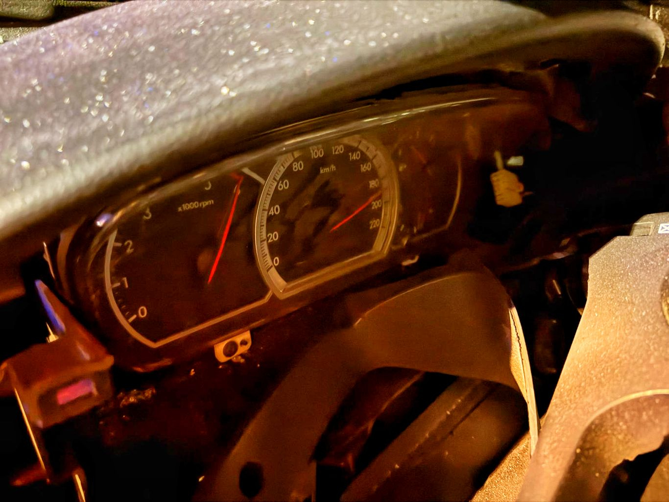 Tyle zostało z auta. Pędziło 190 km/h (ZDJĘCIA)