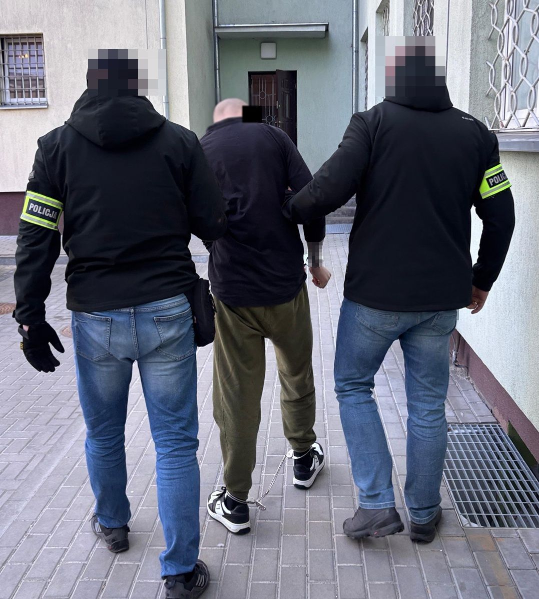 BESTIALSKI ATAK NA PARTNERKĘ! OPRAWCĘ ZŁAPANO W SĄSIEDNIM POWIECIE