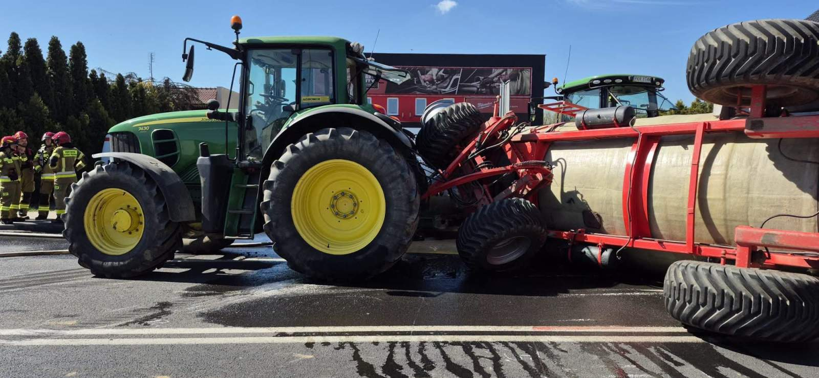 Zderzył się z szambowozem (ZDJĘCIA)