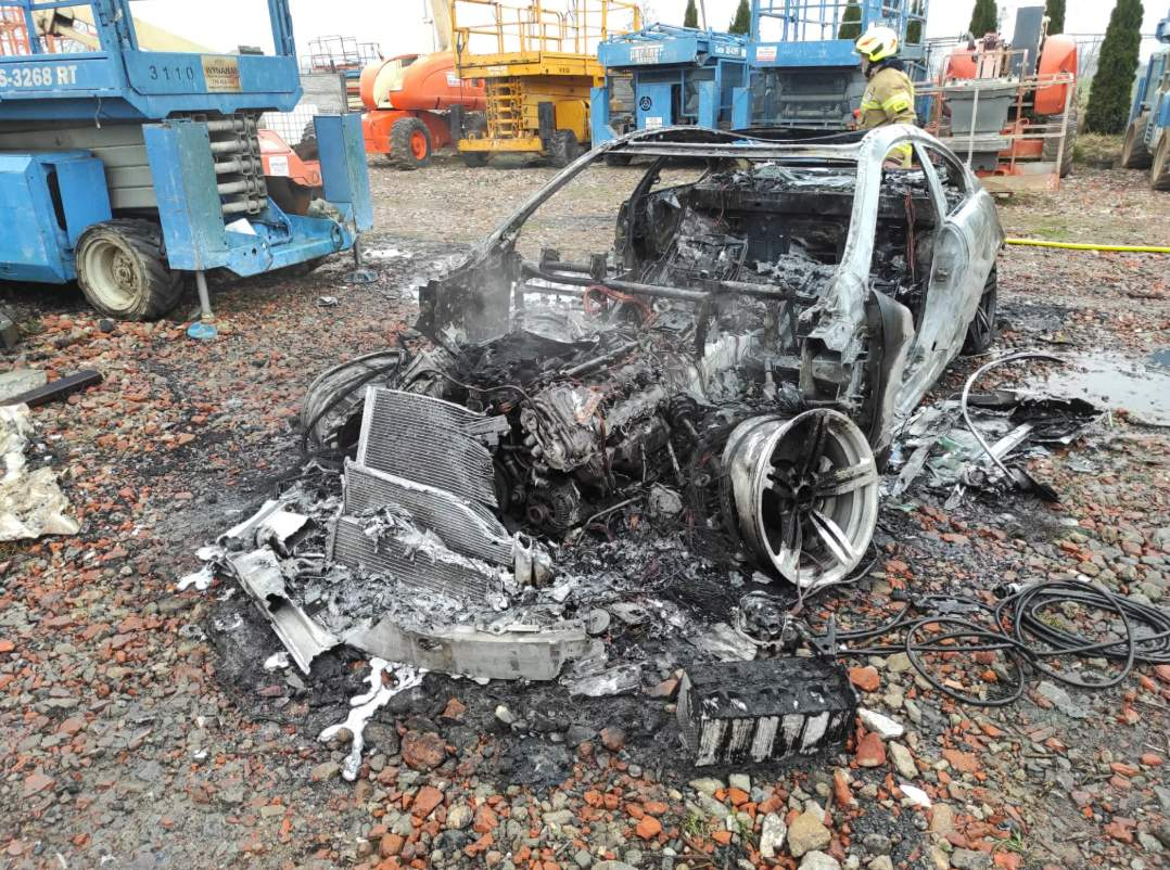 BMW spłonęło doszczętnie. Przypadek?