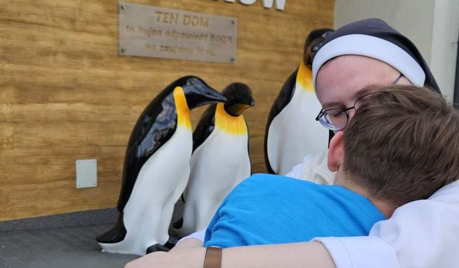 SZOKUJĄCY ALARM „PINGWINKÓW” Z BRONISZEWIC! „DOM CHŁOPAKÓW MA ZNIKNĄĆ?!”